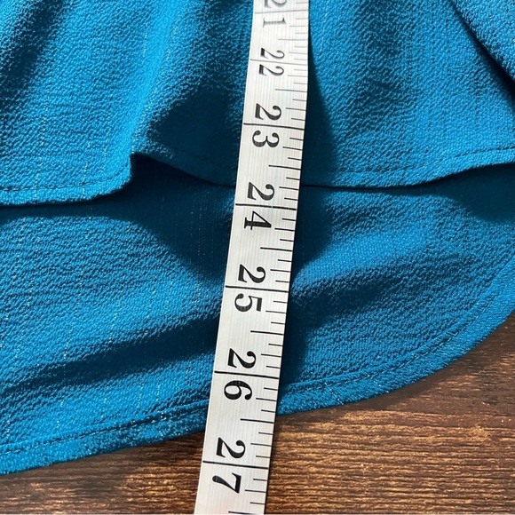 DKNY - Women's Blouse Teal NWOT Long Sleeve Flowy Top Lightweight Ruffle Large - Picture 4 of 11